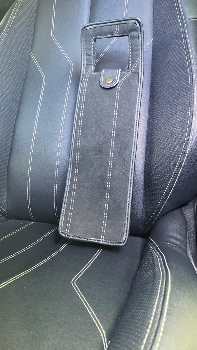 Wine bag hecha con cuero de tapizado automotor